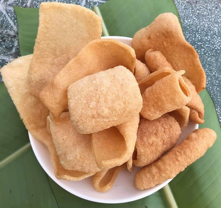 Nam Can shrimp crackers after frying and puffing